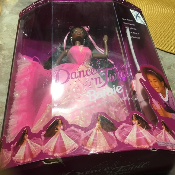 Dance n Twirl Barbie (First Barbie ever to dance by radio control!) - Picture 14 of 16